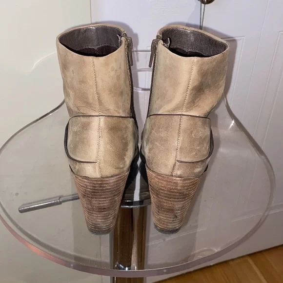 Aldo  tan ankle boots w/ side zippers & fold over burnished leather design👢👢 - Picture 6 of 11